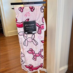 Betsey Johnson Pink Balloon 🎈 Animal 🐶 Throw Blanket